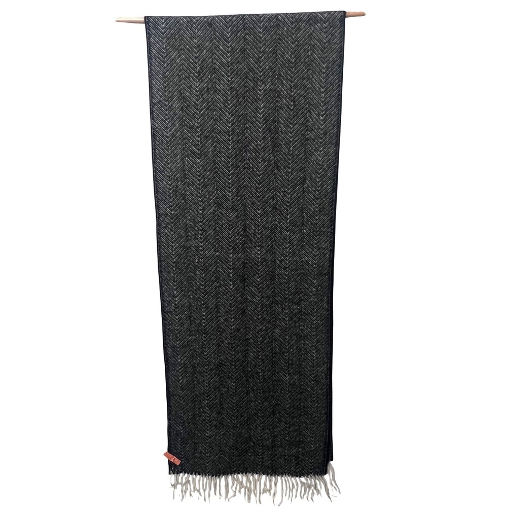 Everything Alpaca‎ Peruvian Scarf 100% Baby Alpaca Herringbone Grey Black Fringe - Picture 7 of 8